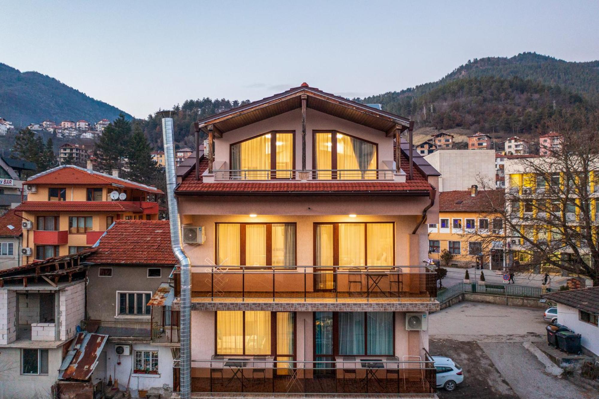 Valemo Apart House Девин Екстериор снимка